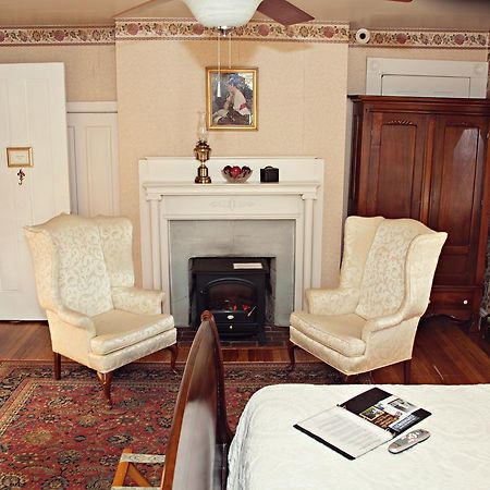 The Carriage Inn Bed And Breakfast Charles Town Dış mekan fotoğraf