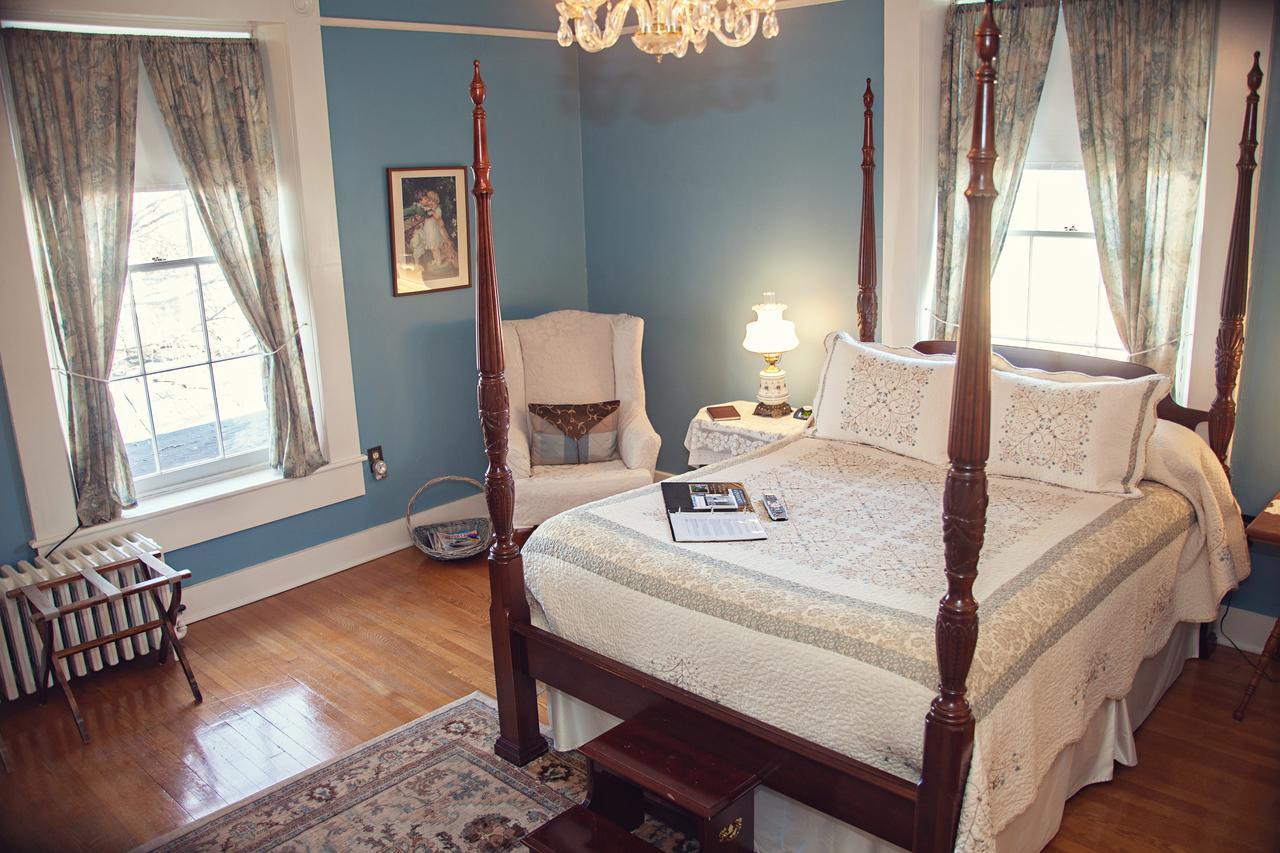 The Carriage Inn Bed And Breakfast Charles Town Dış mekan fotoğraf