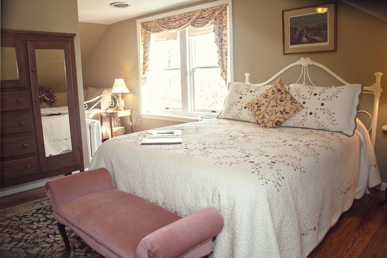 The Carriage Inn Bed And Breakfast Charles Town Oda fotoğraf