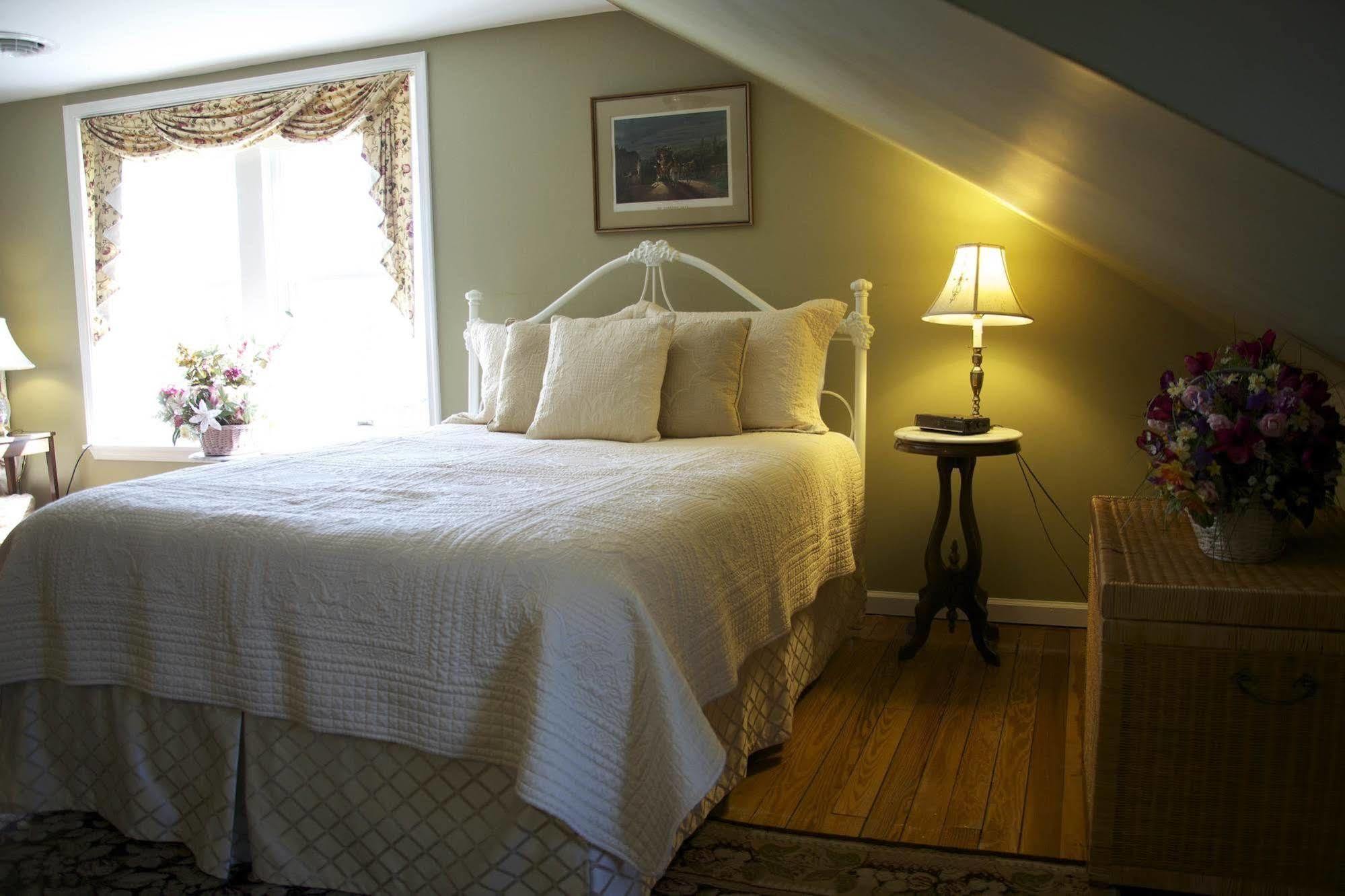 The Carriage Inn Bed And Breakfast Charles Town Dış mekan fotoğraf